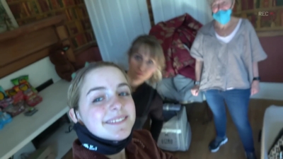 2022_-_Mckenna_Grace_Haunted_House_BTS_mp40600.jpg