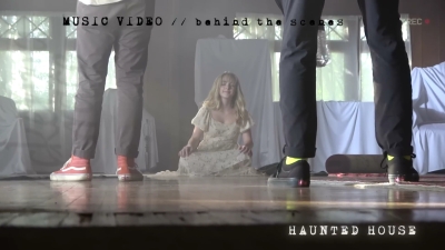 2022_-_Mckenna_Grace_Haunted_House_BTS_mp40613.jpg