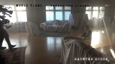 2022_-_Mckenna_Grace_Haunted_House_BTS_mp40618.jpg