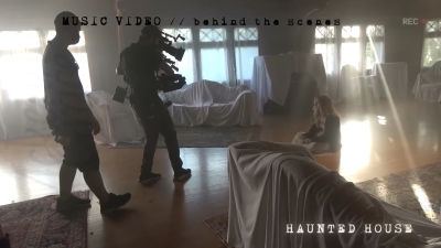 2022_-_Mckenna_Grace_Haunted_House_BTS_mp40621.jpg