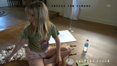 2022_-_Mckenna_Grace_Haunted_House_BTS_mp40727.jpg