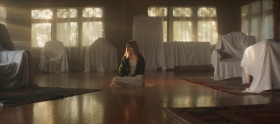 2022_-_Mckenna_Grace_Haunted_House_mp40862.jpg