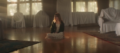 2022_-_Mckenna_Grace_Haunted_House_mp40865.jpg