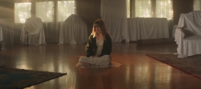 2022_-_Mckenna_Grace_Haunted_House_mp40866.jpg