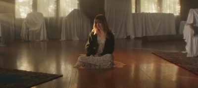 2022_-_Mckenna_Grace_Haunted_House_mp40867.jpg