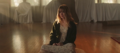 2022_-_Mckenna_Grace_Haunted_House_mp40870.jpg