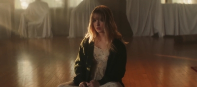 2022_-_Mckenna_Grace_Haunted_House_mp40871.jpg