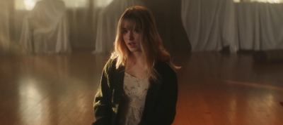 2022_-_Mckenna_Grace_Haunted_House_mp40872.jpg