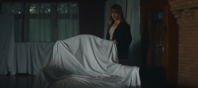 2022_-_Mckenna_Grace_Haunted_House_mp40926.jpg