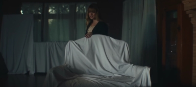 2022_-_Mckenna_Grace_Haunted_House_mp40928.jpg