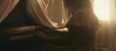 2022_-_Mckenna_Grace_Haunted_House_mp40930.jpg